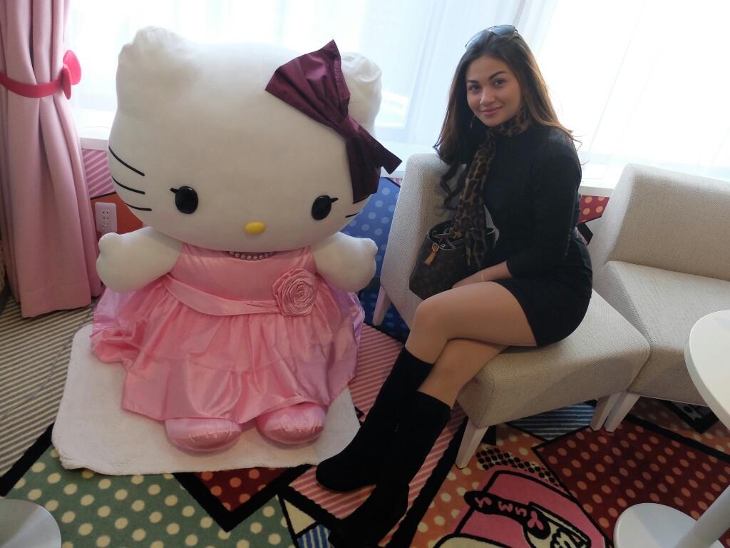 Ariel Tatum Liburan Di Jepang - HD Wallpaper 