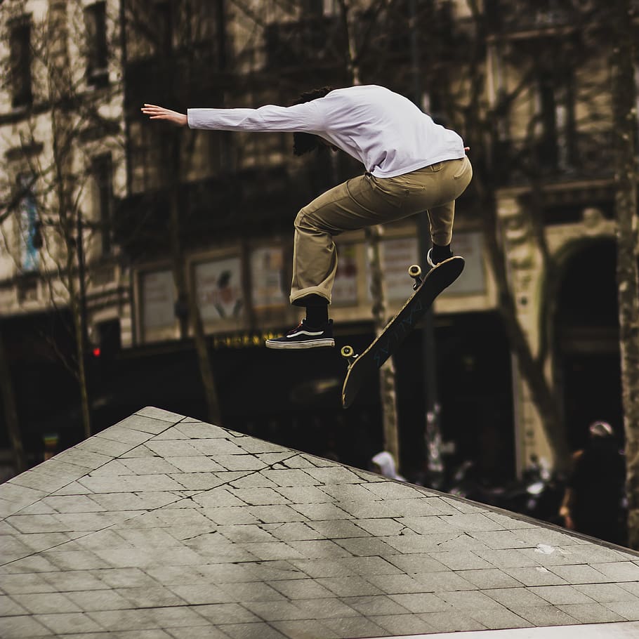 Man Playing With Skateboard, Action, Amazing, City, - Skateboarding - HD Wallpaper 