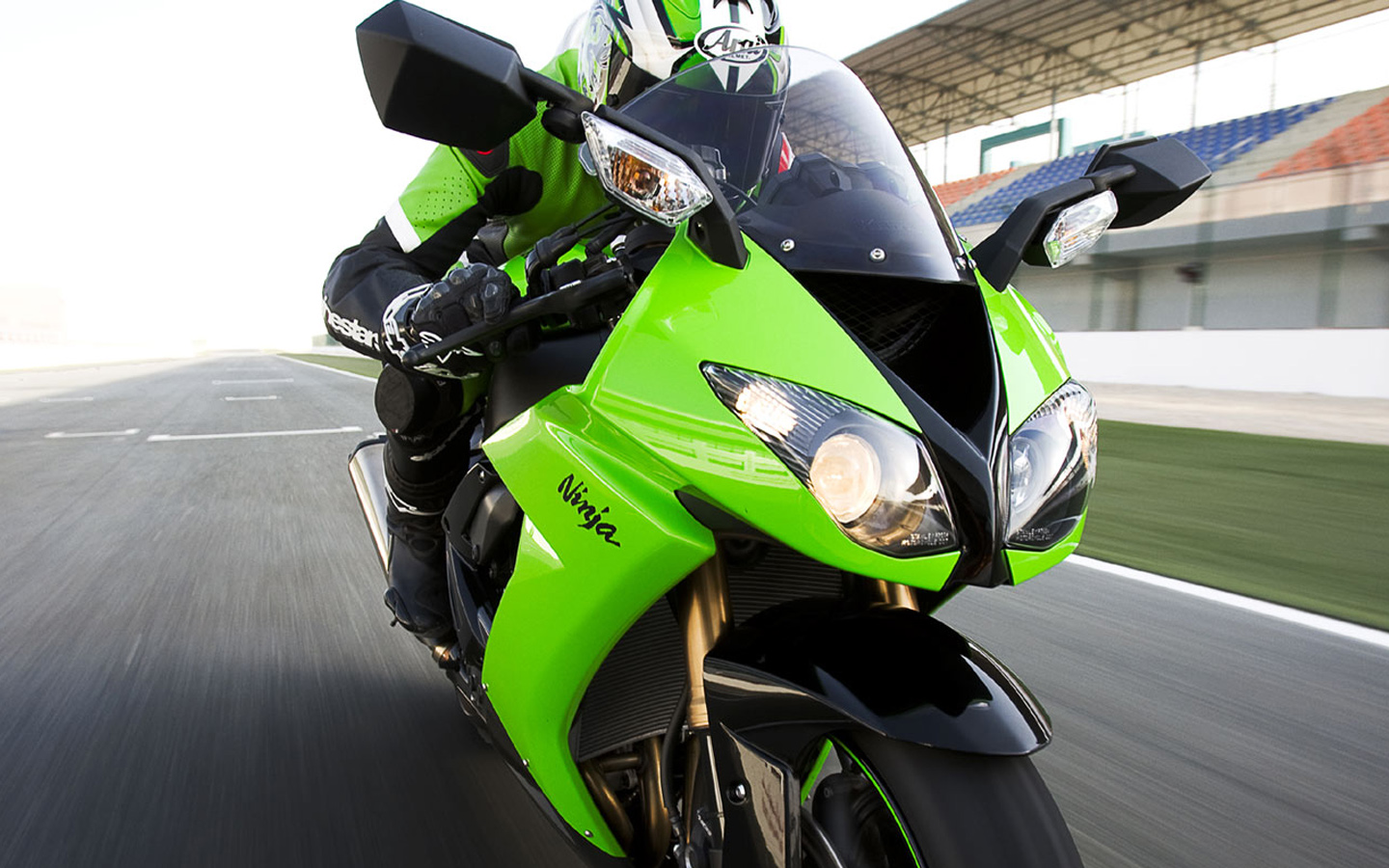Kawasaki Ninja Zx 10r - HD Wallpaper 