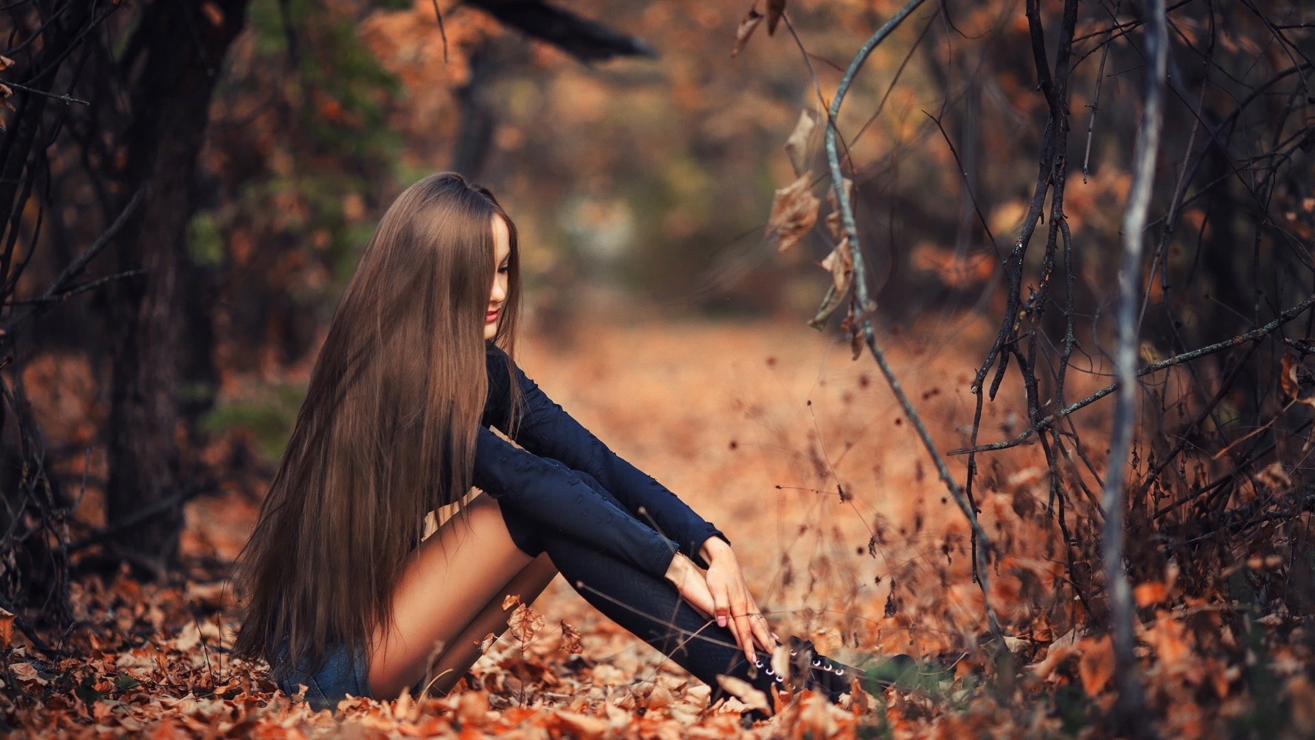 Teen Girl In Nature Wallpaper - Autumn Model Photography - HD Wallpaper 