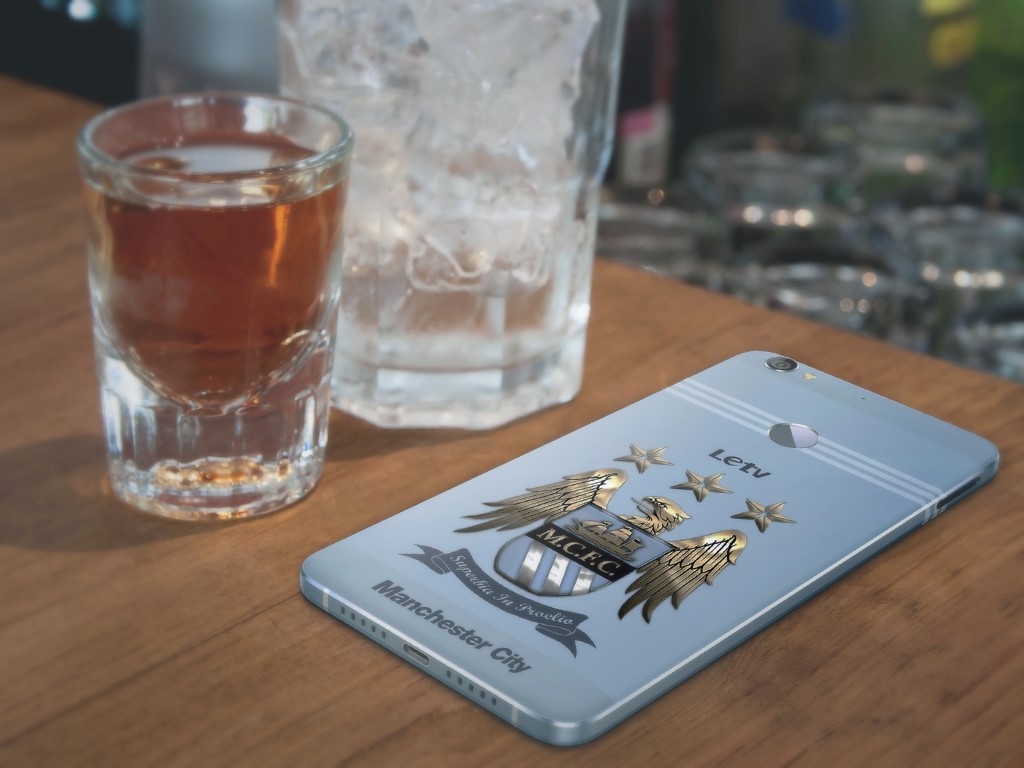 Alcohol And Phone - HD Wallpaper 