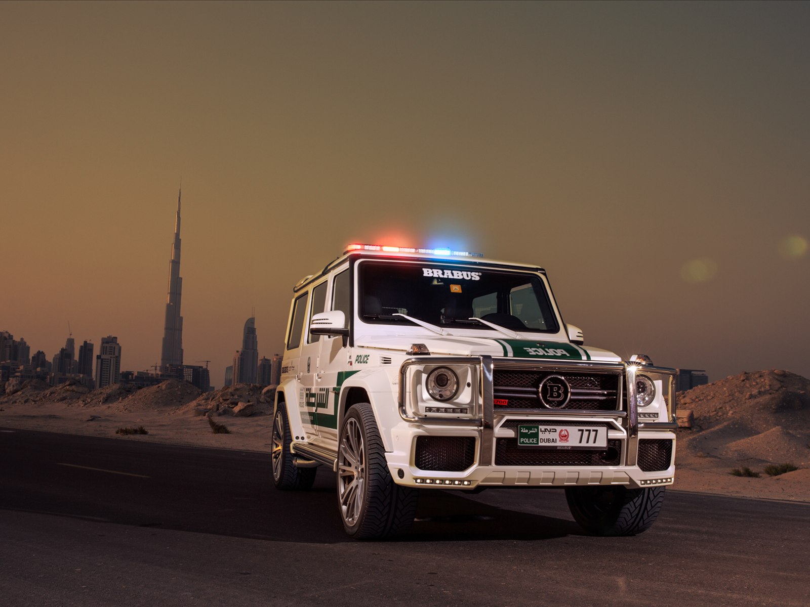 Brabus B63s-700 Widestar Dubai Police Car - Dubai Police Cars Wallpaper Hd - HD Wallpaper 