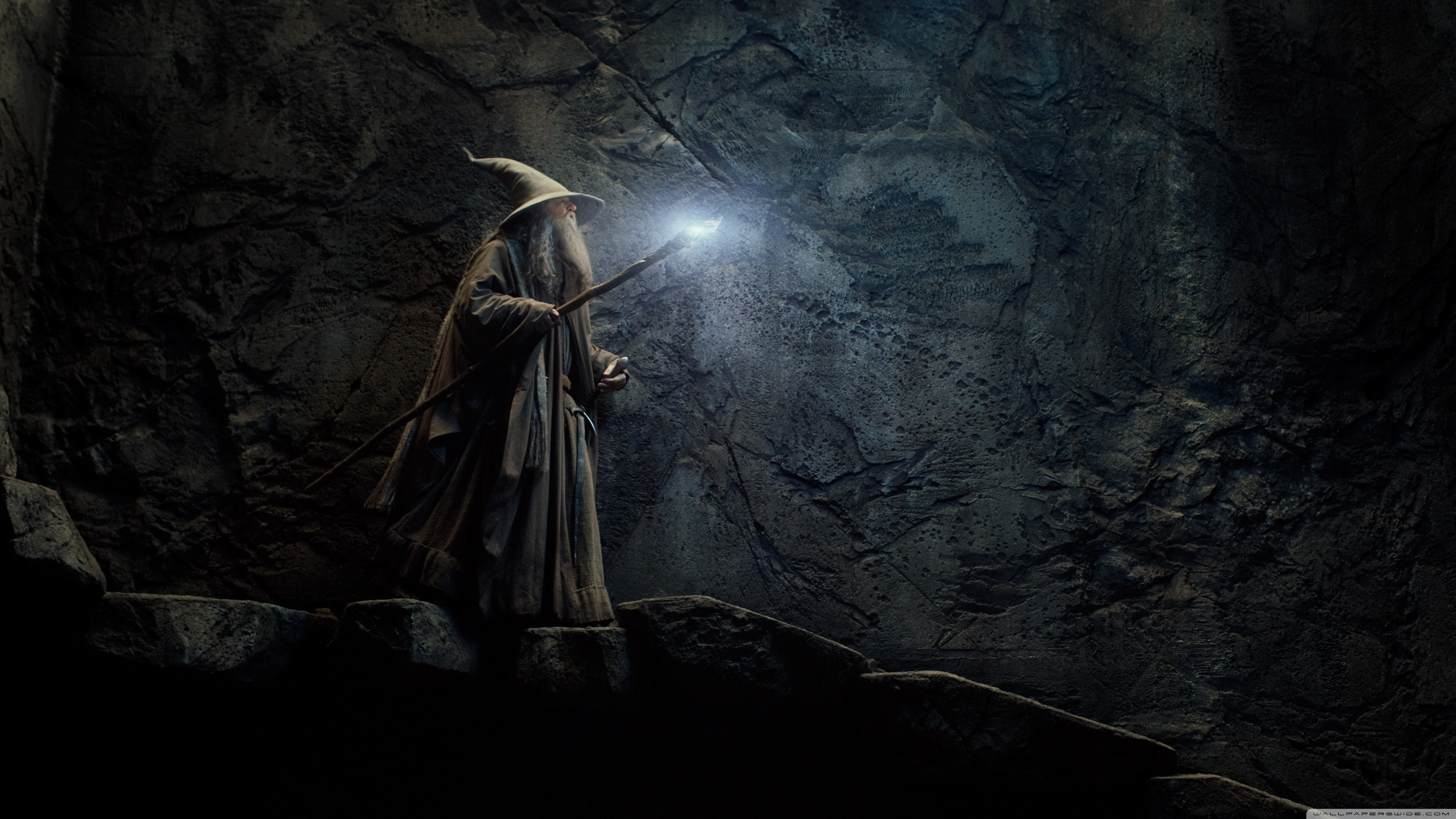 Hobbit Desolation Of Smaug Gandalf Wallpapers Hd Photos - Gandalf Light In The Dark - HD Wallpaper 