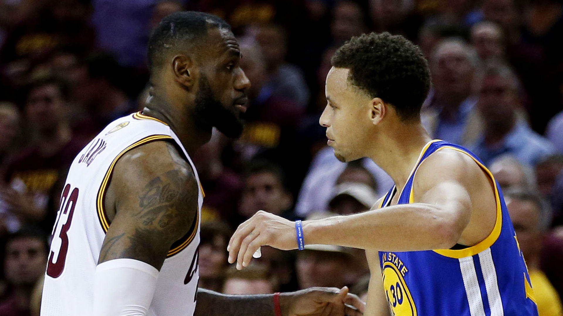 Lebron James Stephen Curry 061715 Getty Ftr Us - Basketball Players Shaking Hands - HD Wallpaper 