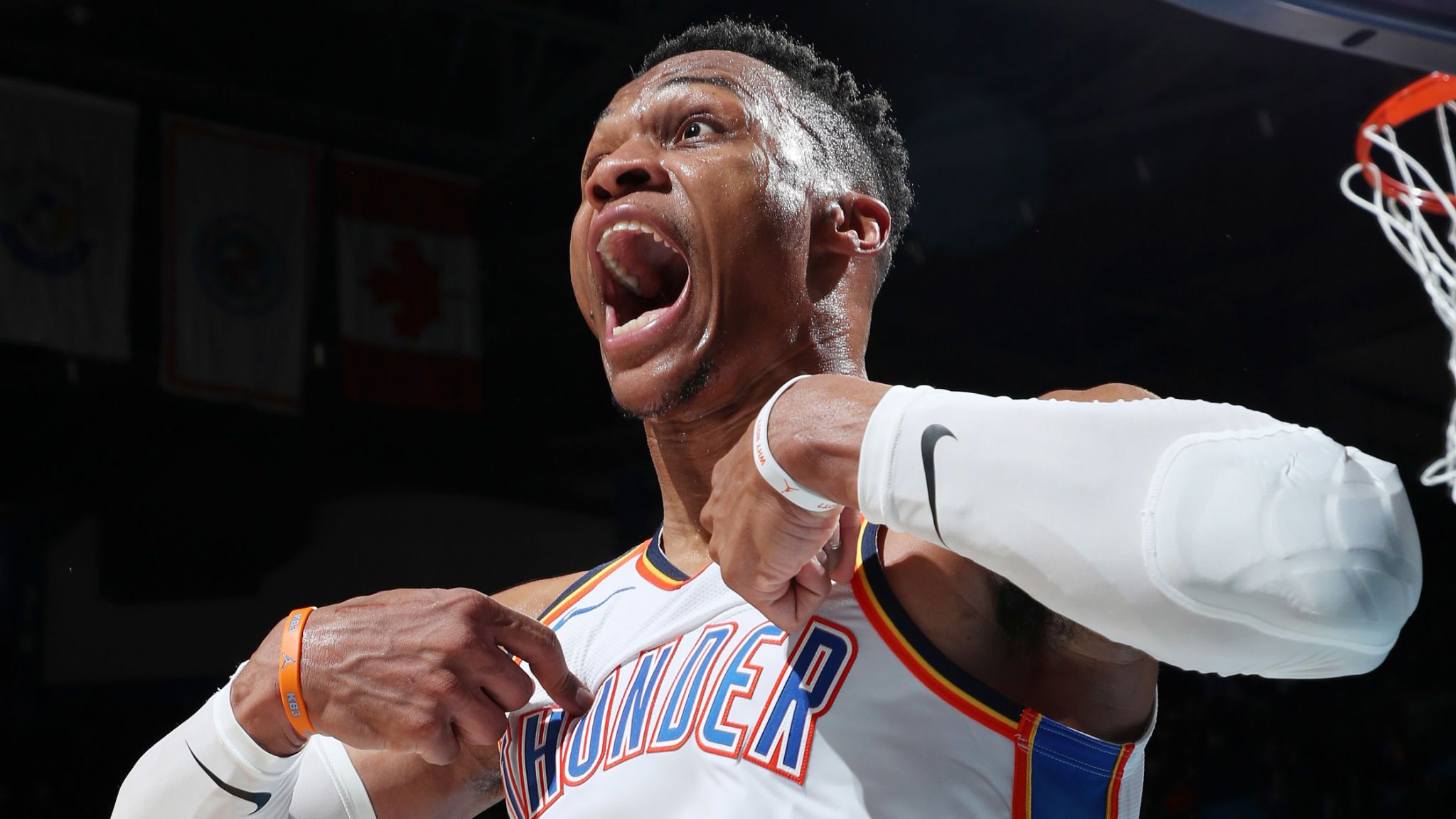 Russell Westbrook Celebrates After Hammering Home A - Blazers Westbrook Dunk Russell Westbrook - HD Wallpaper 