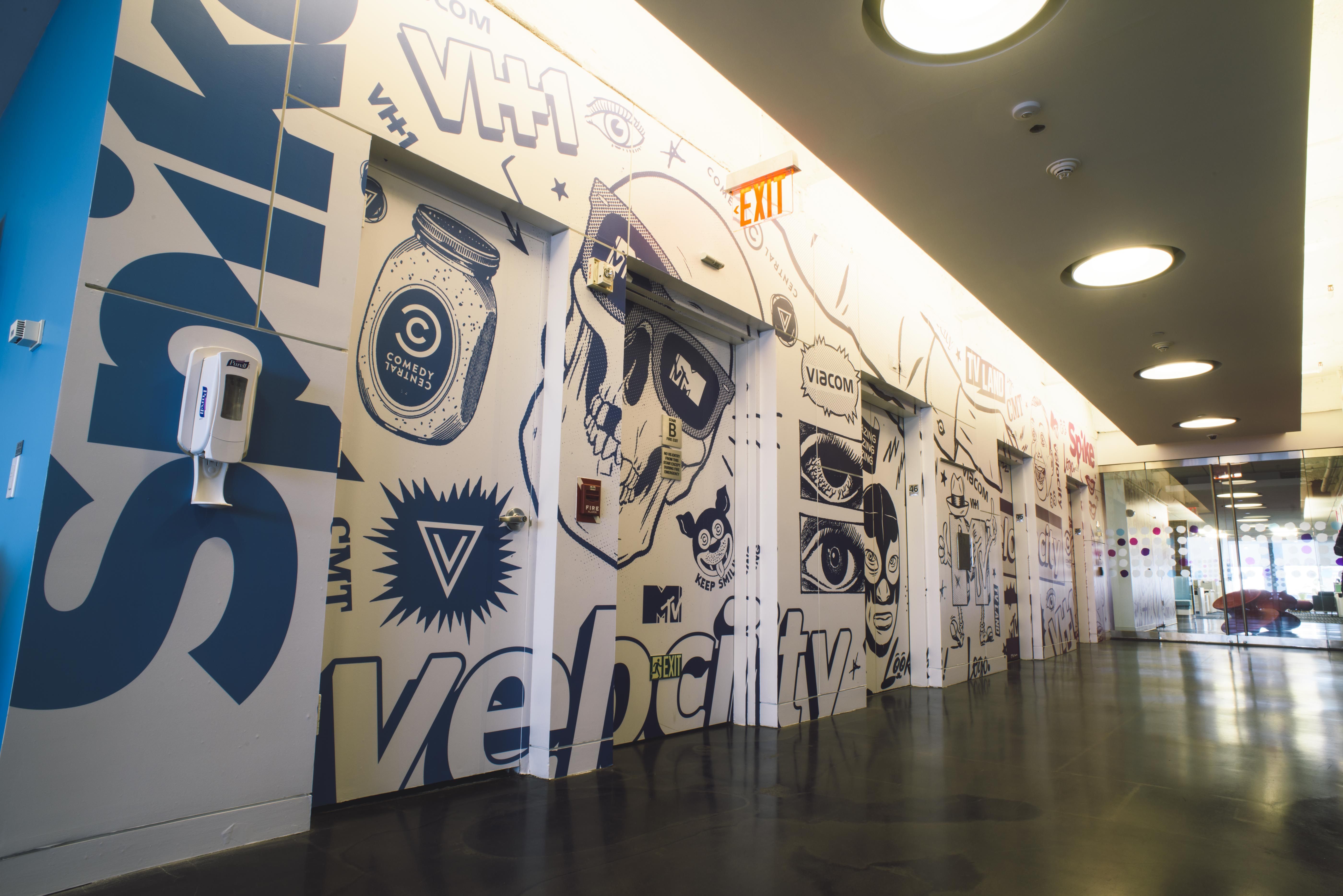 Elevator Wallpaper - HD Wallpaper 