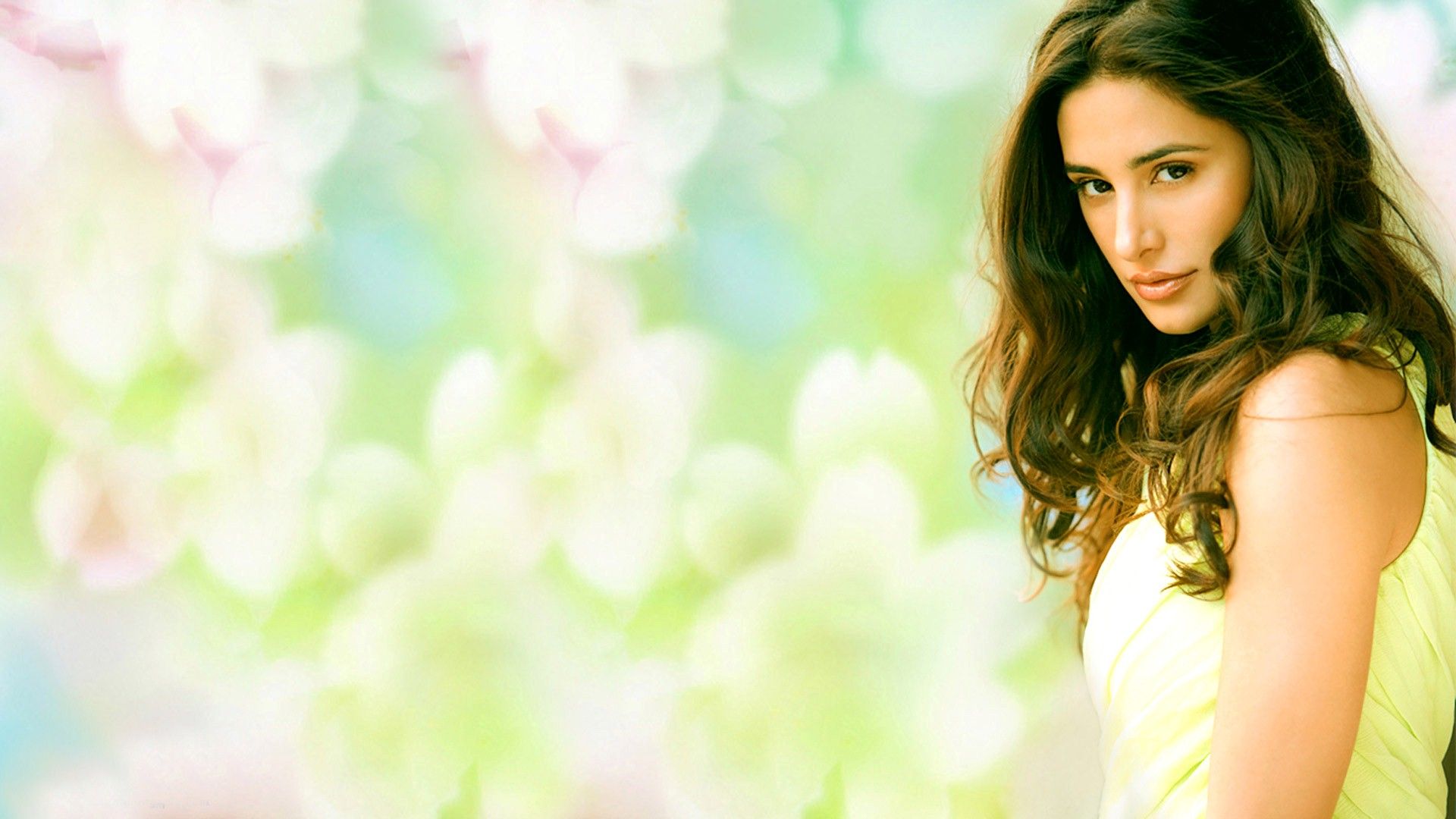 Cute Wallpaper Nargis Fakhri - HD Wallpaper 