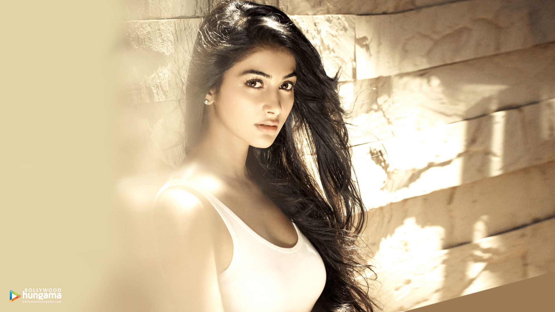 Pooja Hegde - HD Wallpaper 