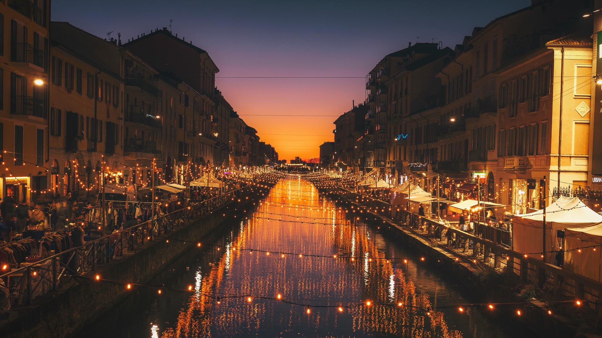 Wallpaper Milan, Italy, River, Evening, City - Christmas Lights Wallpaper 4k - HD Wallpaper 