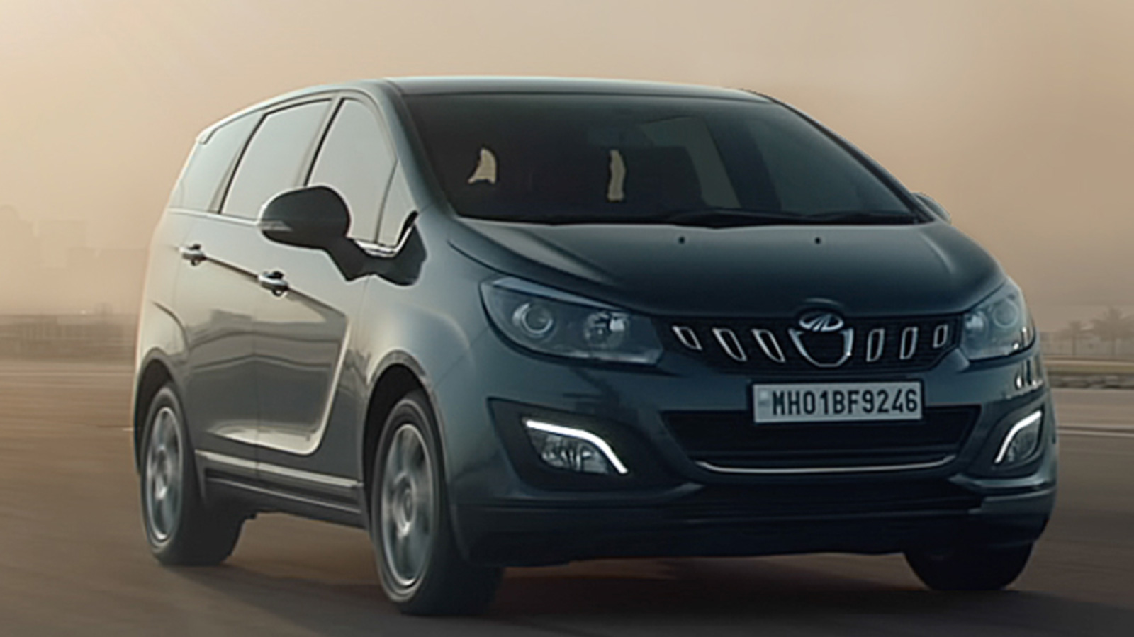 Mahindra Marazzo - HD Wallpaper 