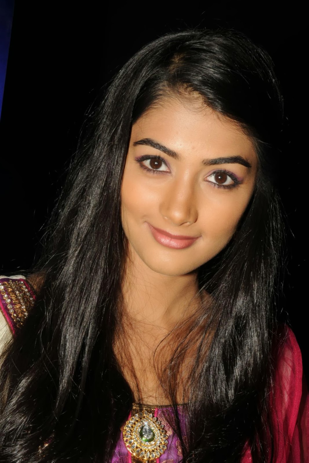 Pooja Gupta - HD Wallpaper 