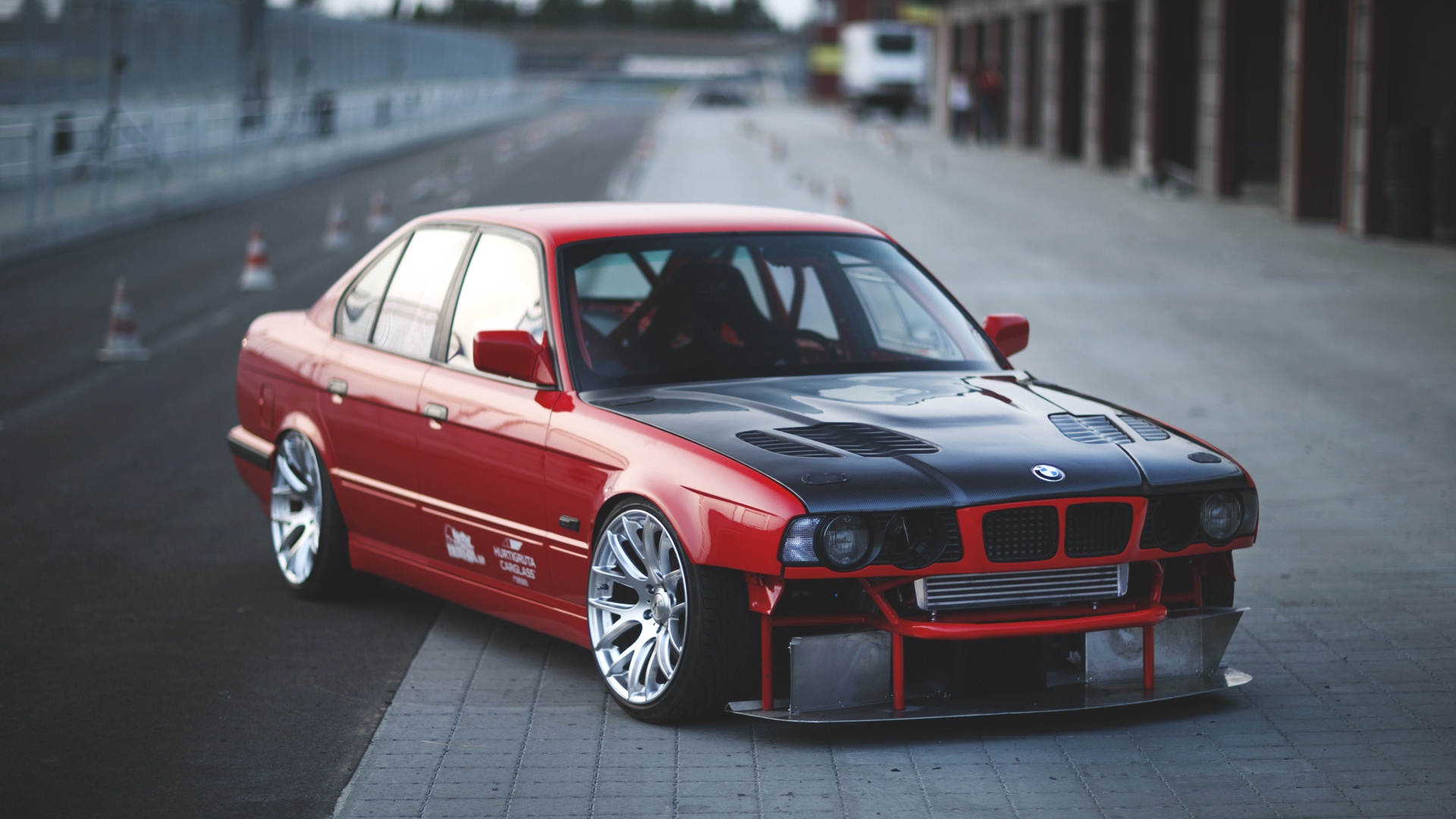 Bmw E34 Red Black Car Hd Wallpaper - Bmw E34 Wallpaper Hd - HD Wallpaper 