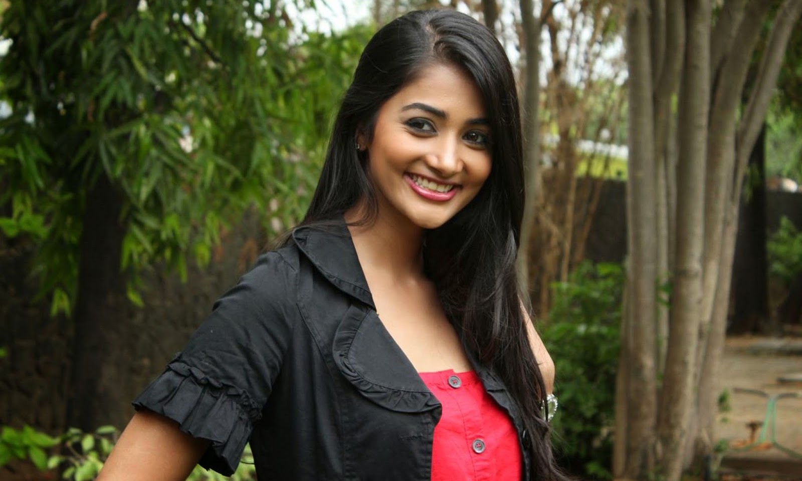 Pooja Hegde Beautiful Piks - HD Wallpaper 