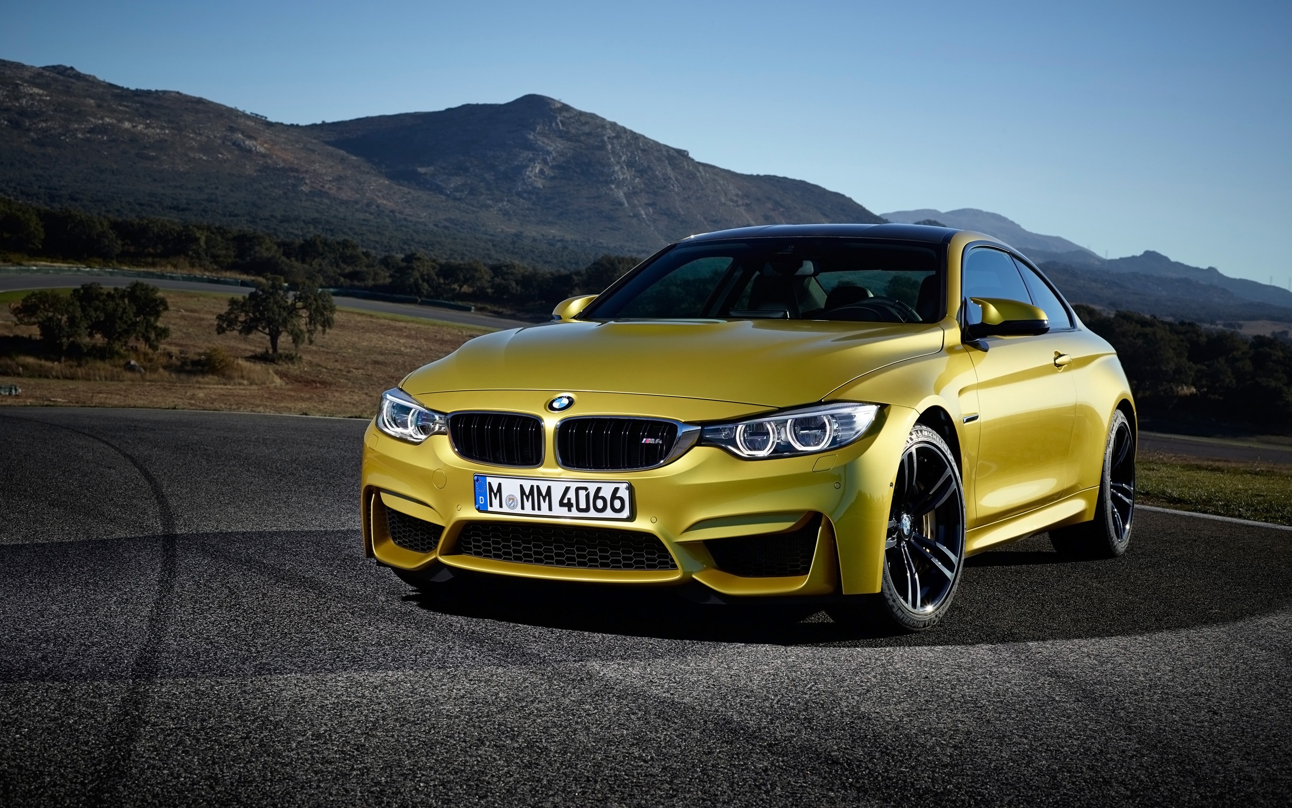Bmw M4 - HD Wallpaper 