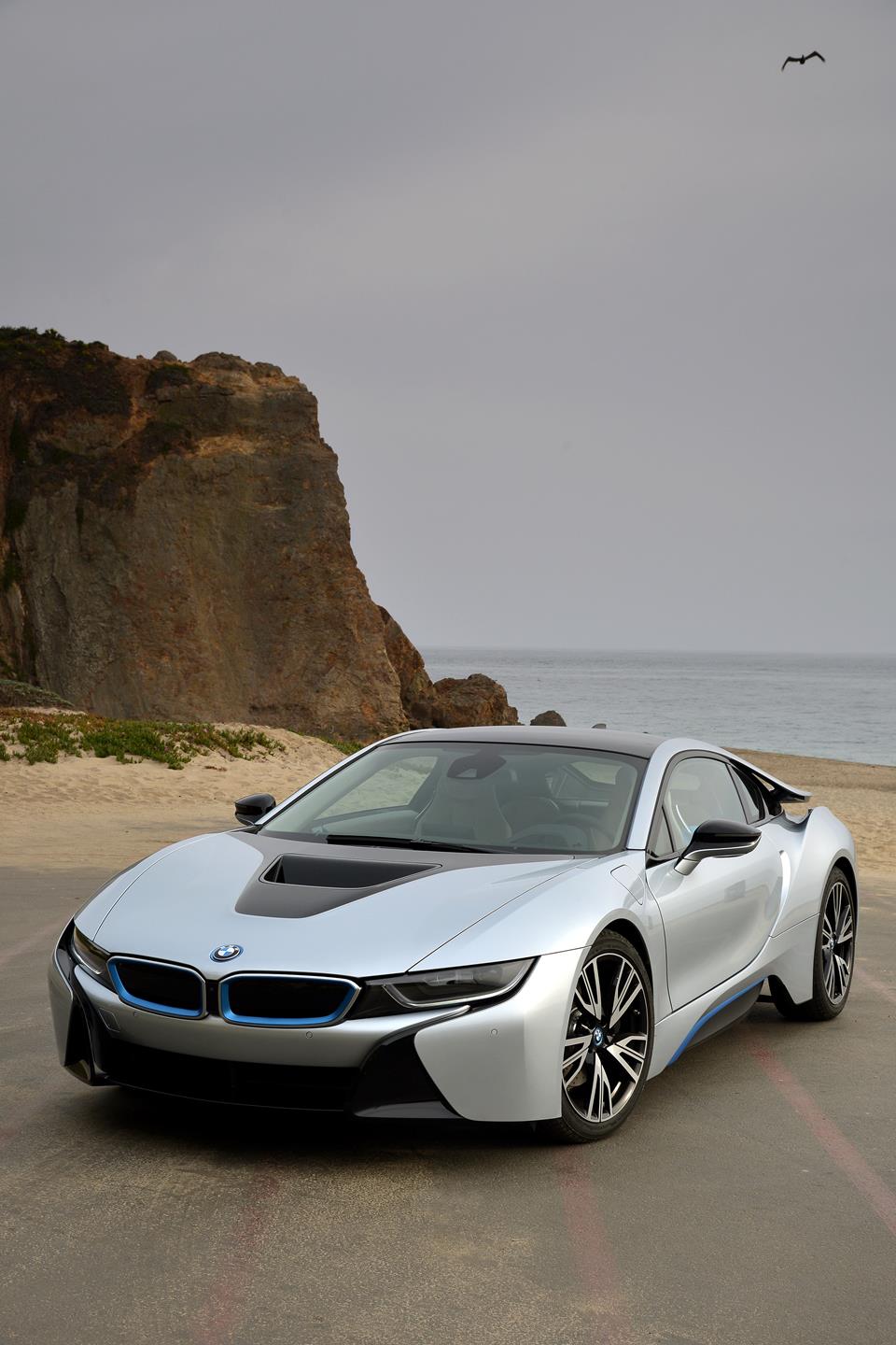 Featured image of post Bmw I8 Hd Wallpaper For Mobile Bmw has upgraded their i8 hybrid supercar with a little more power a little better mpg and an open top roadster variant