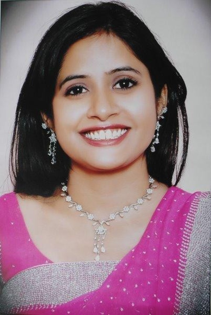 Miss Pooja - HD Wallpaper 