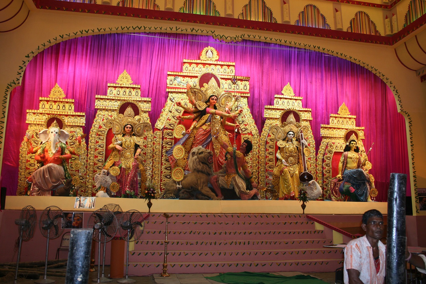 College Square Durga Puja, Kolkata - Durga Puja In Kolkata 2019 - HD Wallpaper 