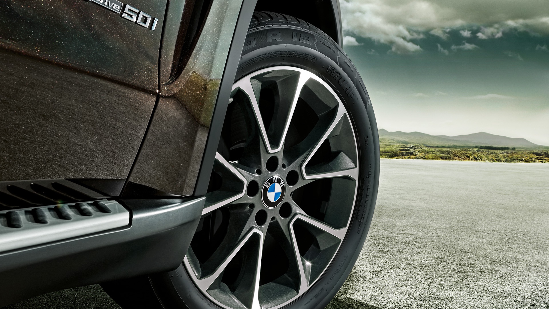 Bmw X5 Novelty Wheel Tyre Close Up - Car Tyre Wallpaper Hd - HD Wallpaper 