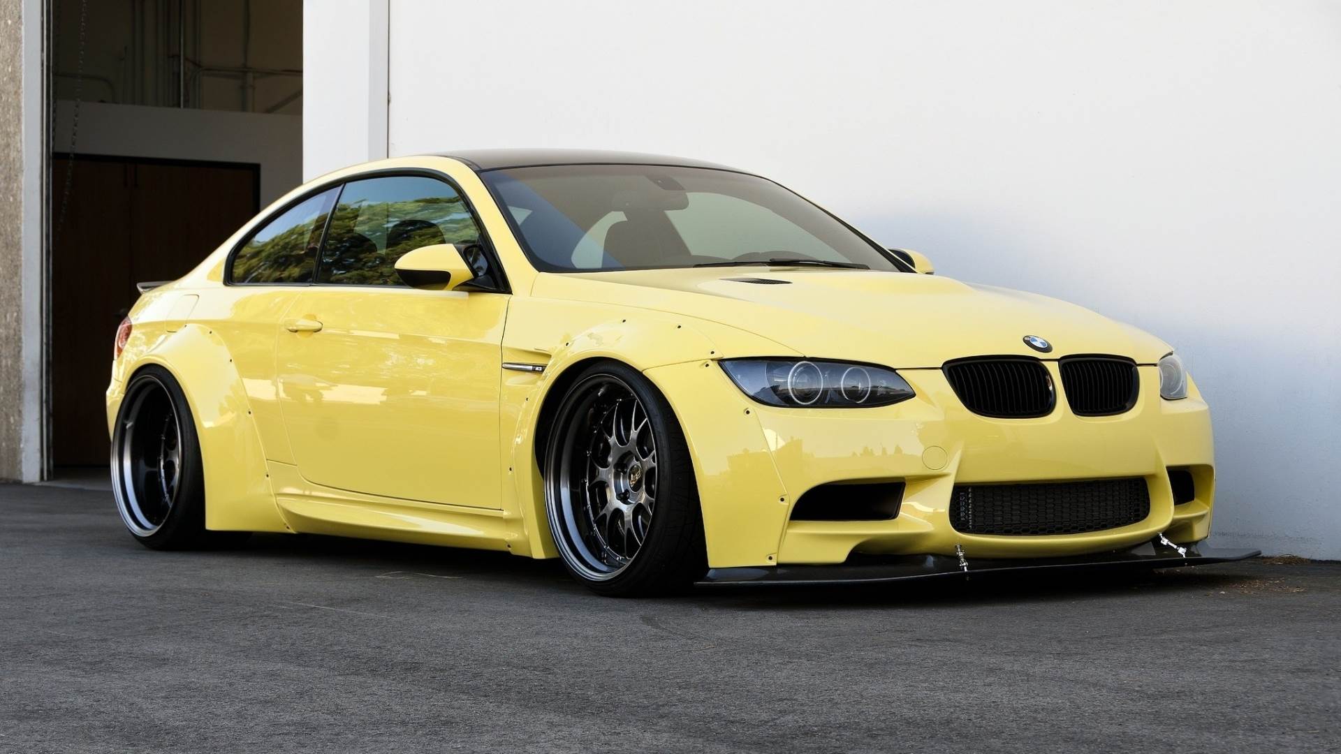 Bmw E92 Yellow Wallpaper - E92 Yellow - HD Wallpaper 