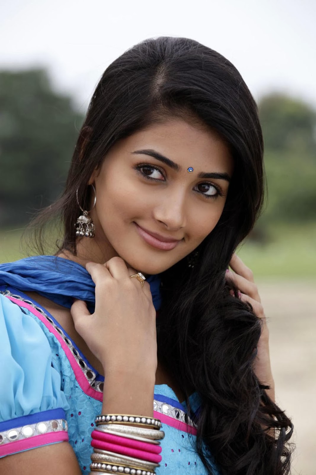 Puja Hegde Hd - HD Wallpaper 