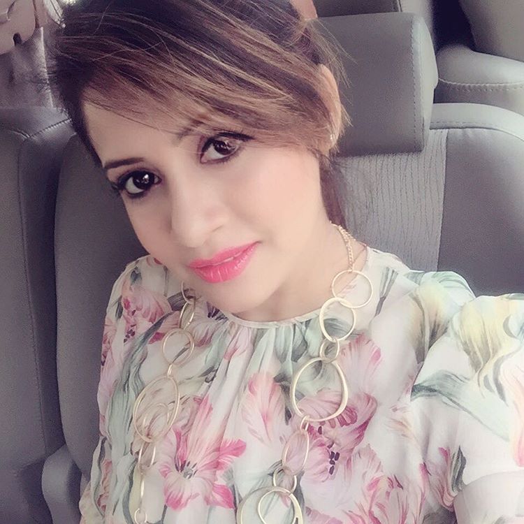 Miss Pooja-miss Pooja Famous Punjabi Singer Pictures, - Punjabi Singer Miss Pooja - HD Wallpaper 