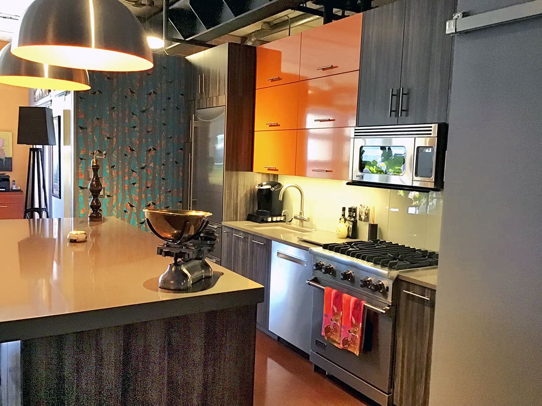 Homeowner Decorates Her Contemporary Kitchen With Birds - Kitchen - HD Wallpaper 