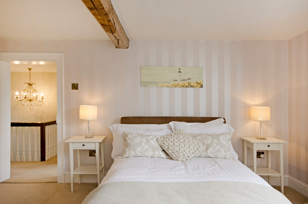 Innovative Laura Ashley Bedding In Bedroom Farmhouse - Laura Ashley Wallpaper In Rooms - HD Wallpaper 