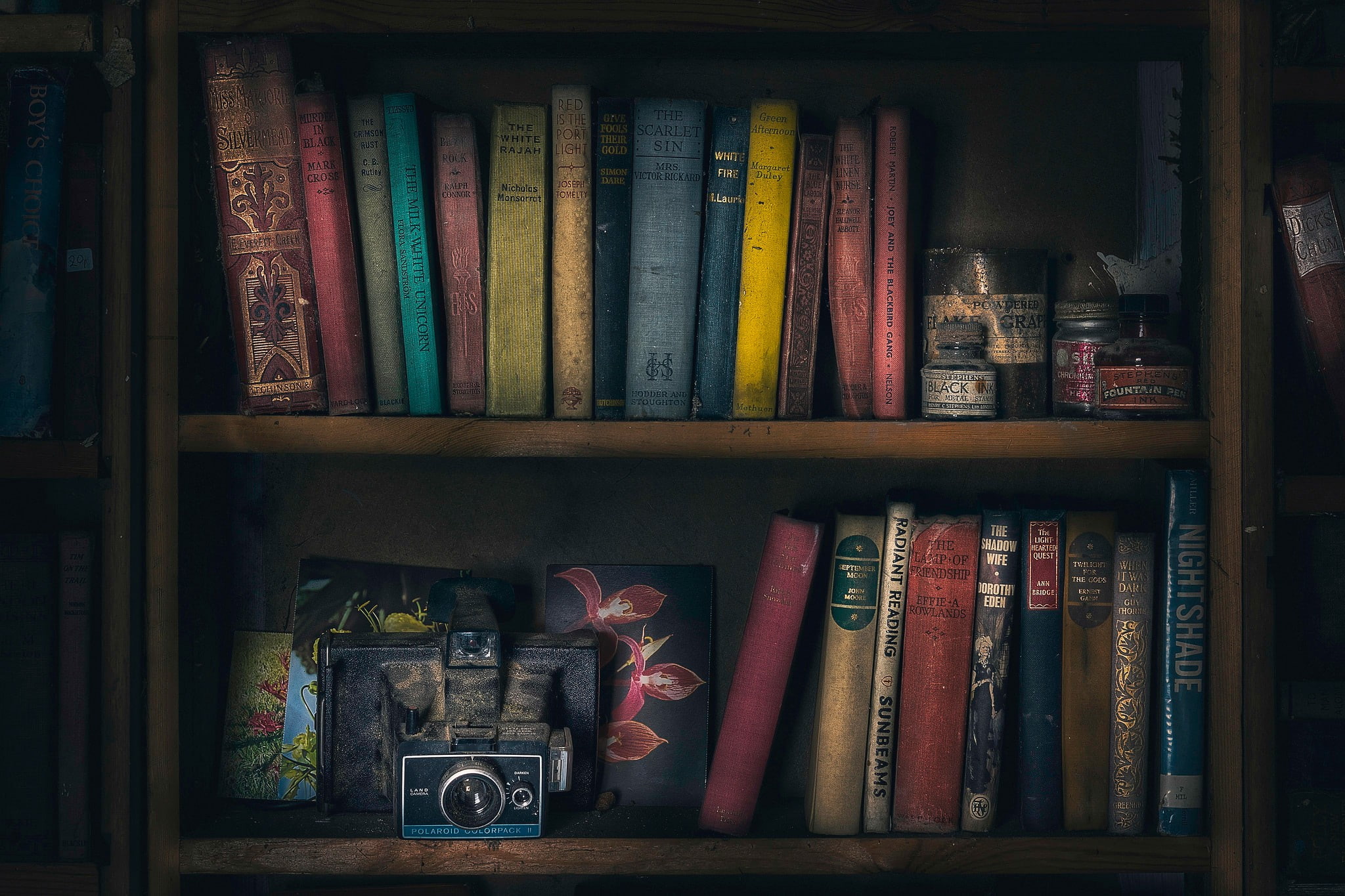 Books Wallpaper For Desktop - HD Wallpaper 