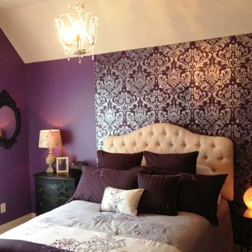 Purple Bedroom With Chandelier And Damask Wallpaper - Damask Wallpaper In Bedroom - HD Wallpaper 