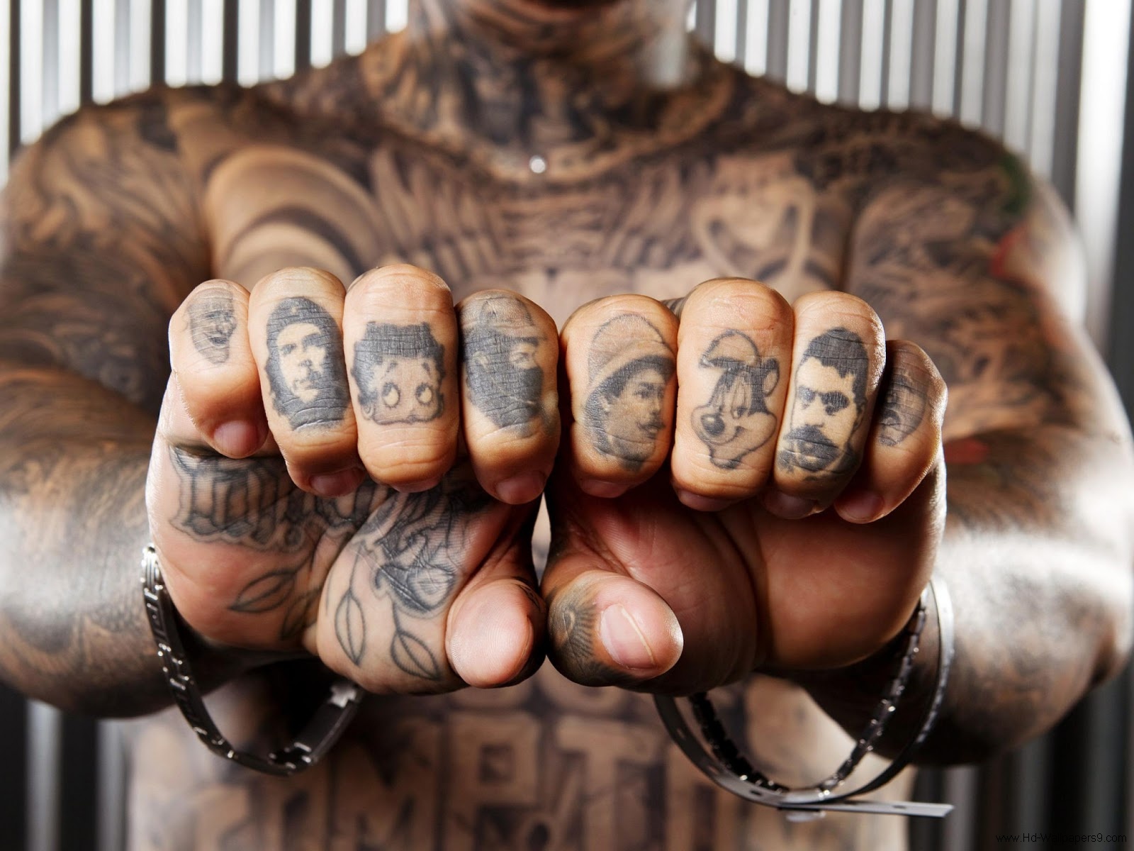 Portrait Finger Tattoos - HD Wallpaper 