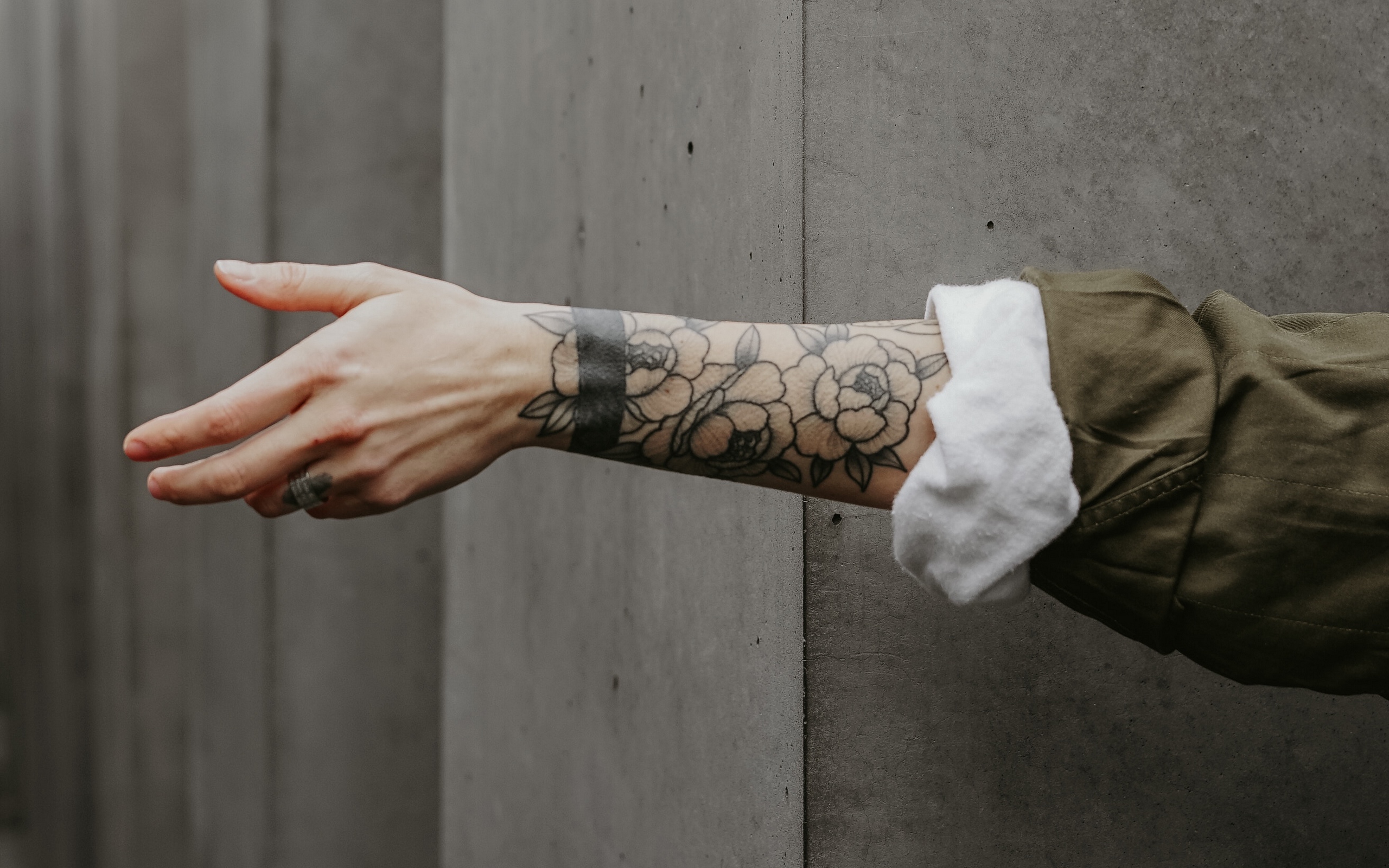 Wallpaper Arm, Tattoo, Wall, Minimalism - HD Wallpaper 
