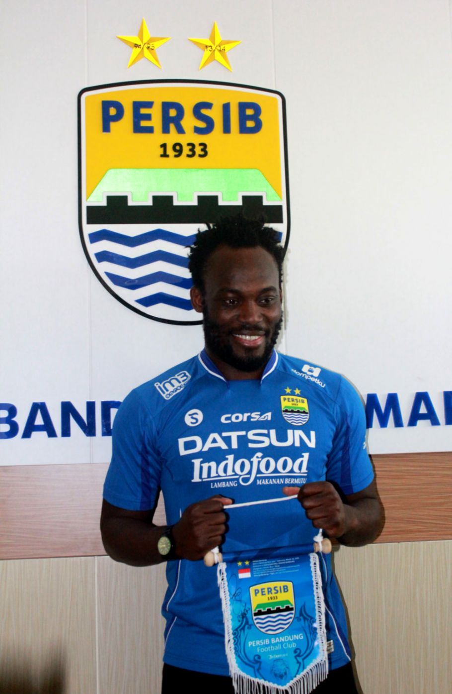 Michael Essien Signs For Indonesian Club Persib Bandung - Persib Bandung - HD Wallpaper 