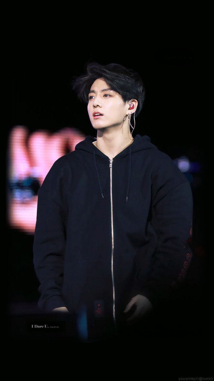 Jungkook In Black Hoodie - HD Wallpaper 