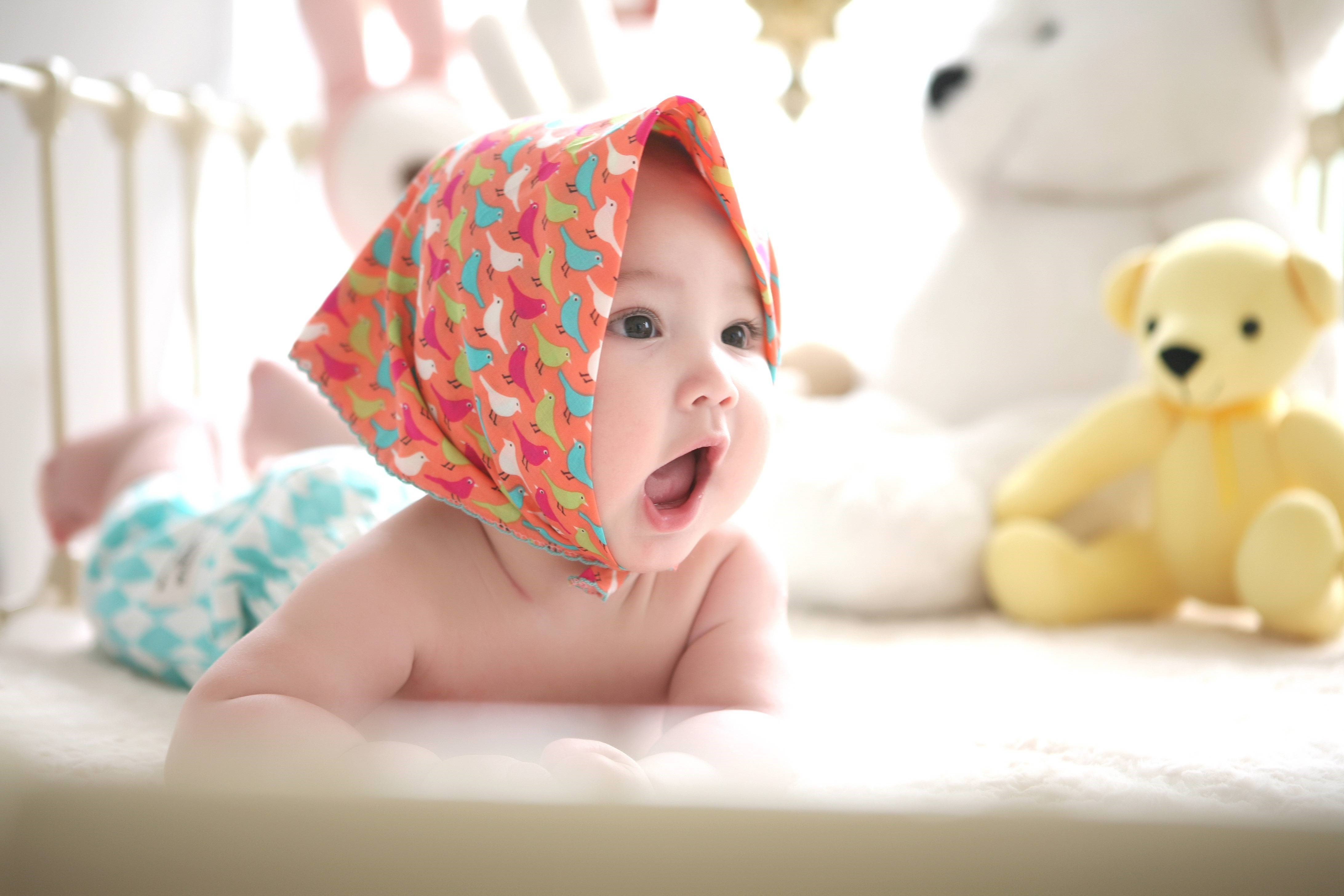 Baby Playing With Teddy Bear - HD Wallpaper 