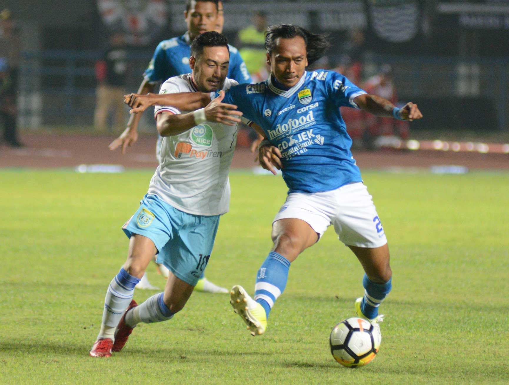 Hariono Persib - Kick Up A Soccer Ball - HD Wallpaper 