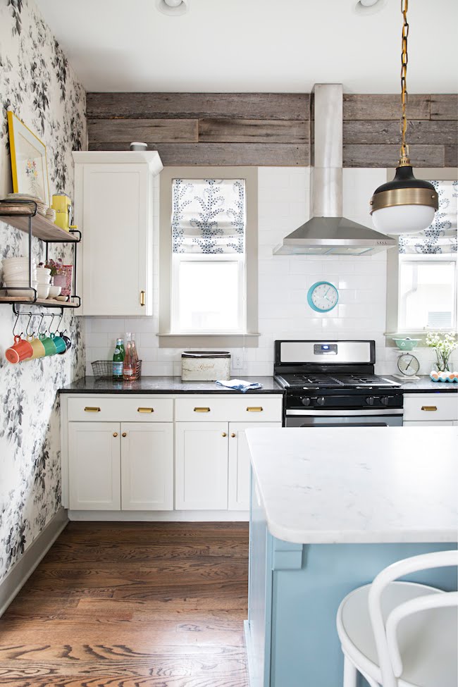 Colorful Eclectic Kitchen With Wallpaper - Kitchen - HD Wallpaper 