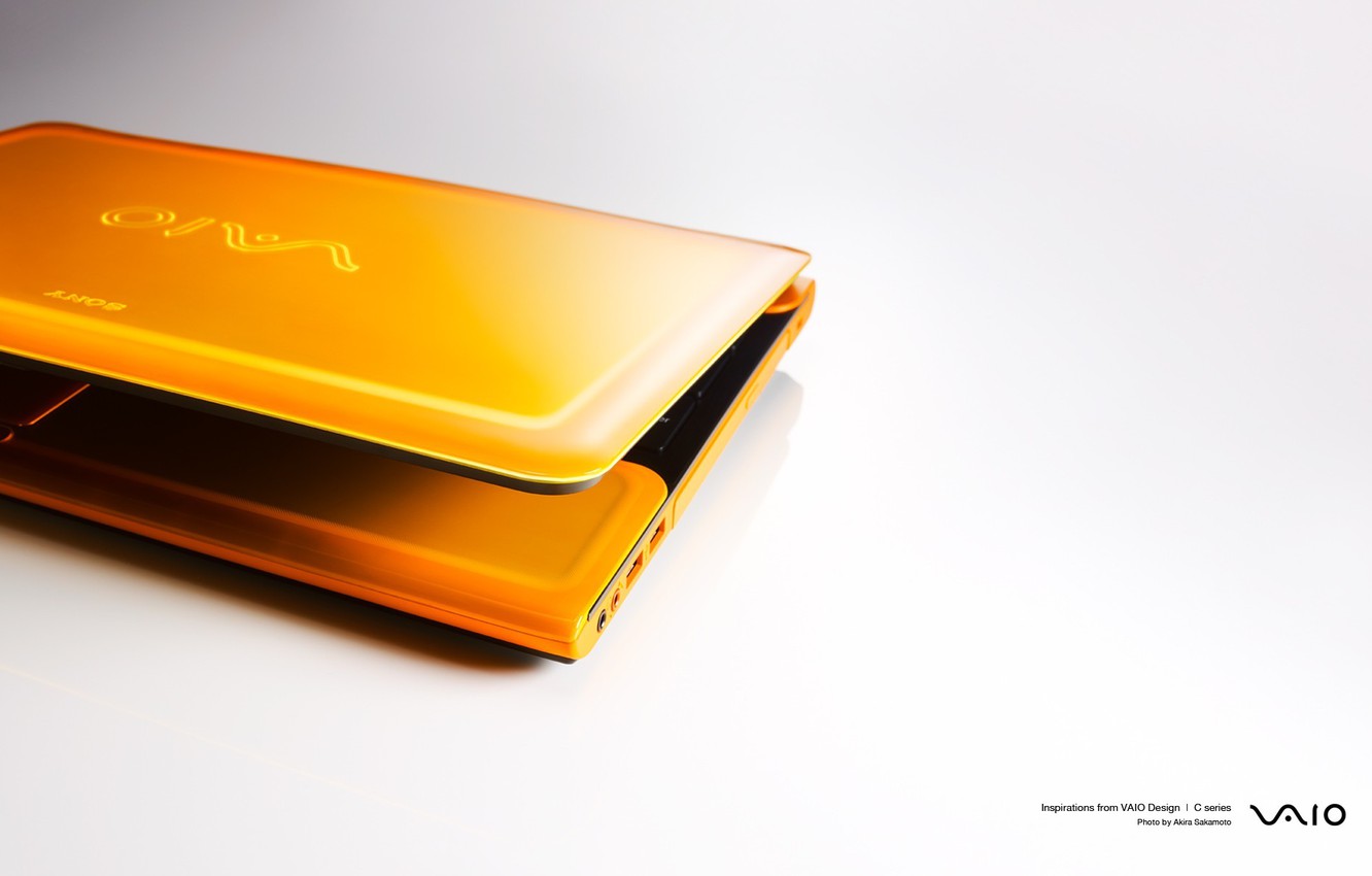 Photo Wallpaper Orange, White Background, Laptop - Wallpaper - HD Wallpaper 
