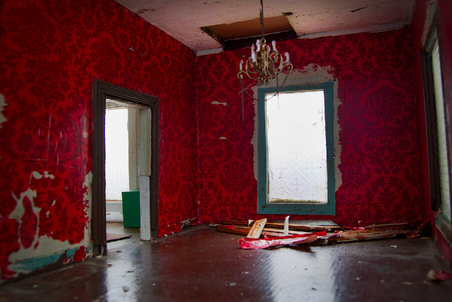 Red Wallpaper Living Room - HD Wallpaper 
