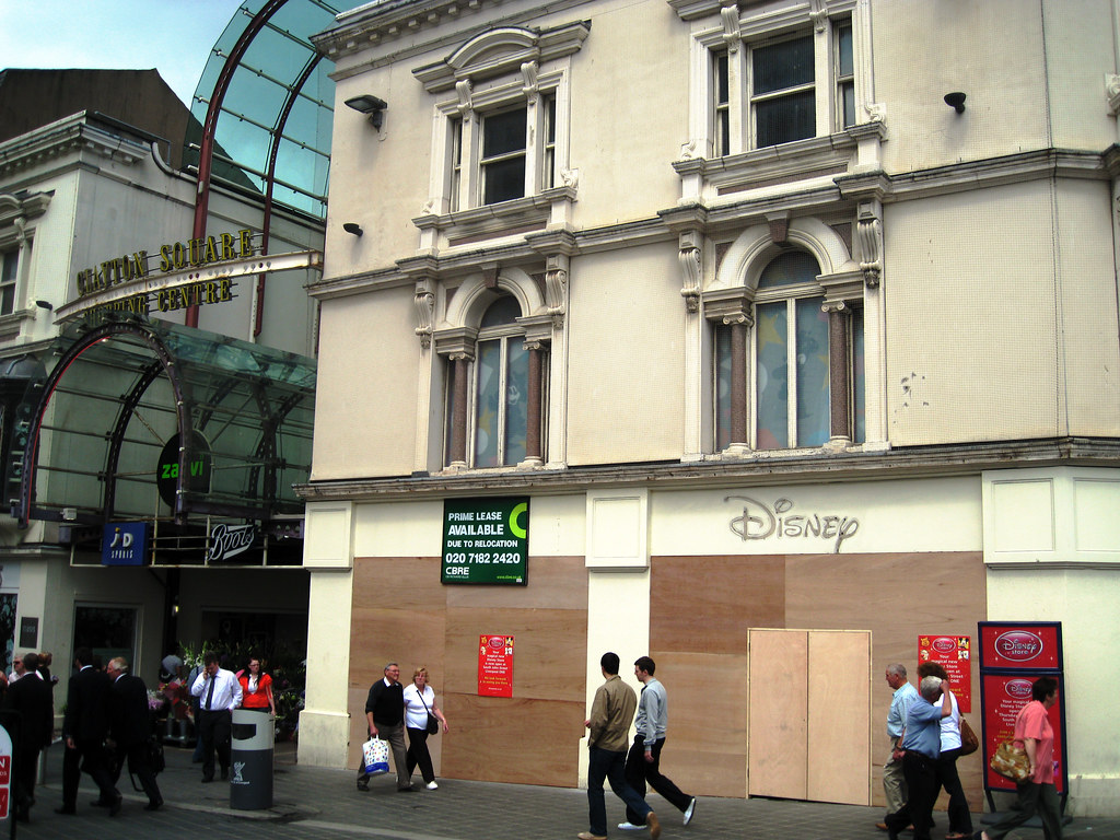 Disney Store Liverpool - HD Wallpaper 