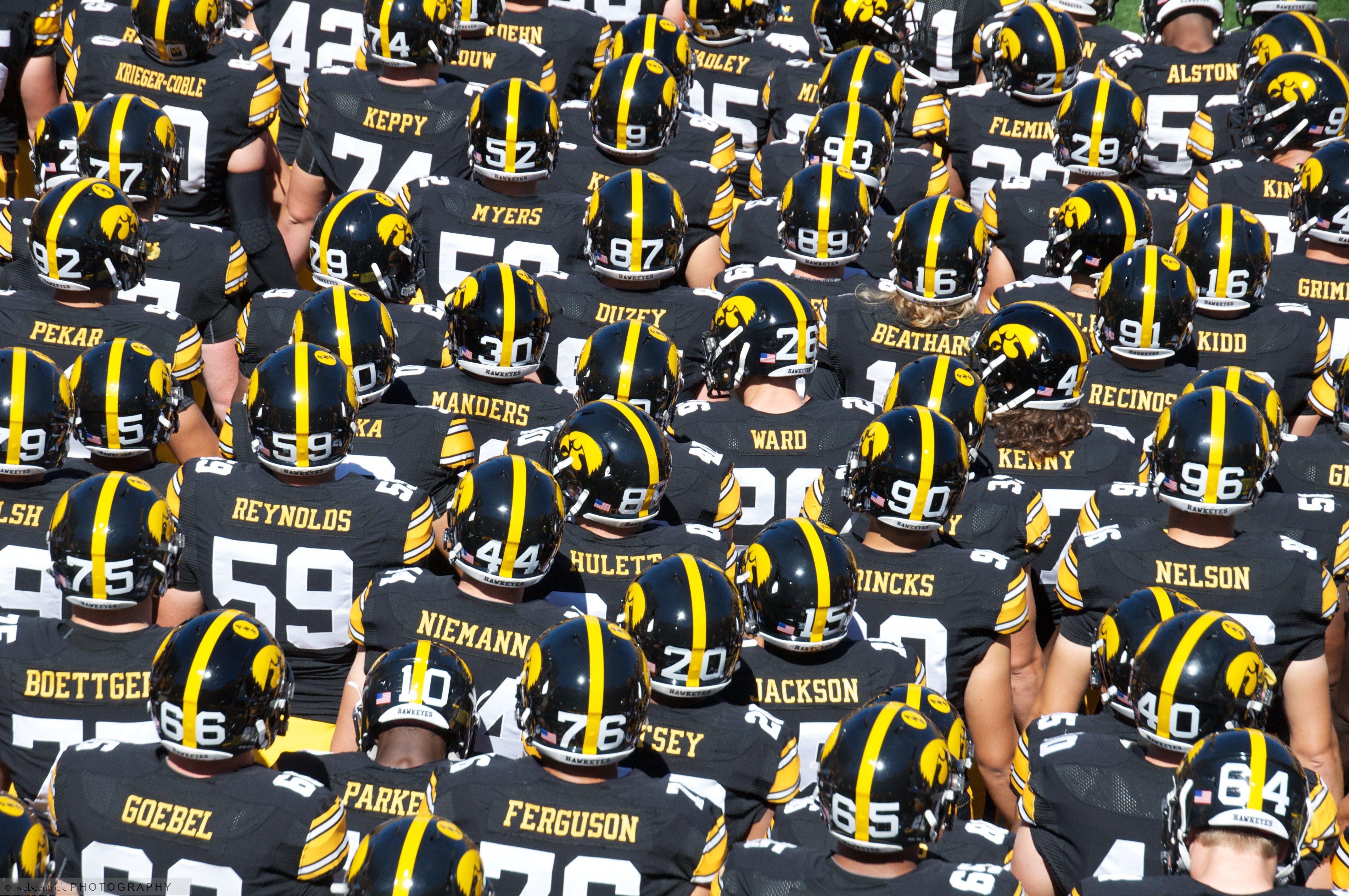 Iowa Hawkeye Football Wallpaper Group - Iowa Hawkeyes Football Background - HD Wallpaper 