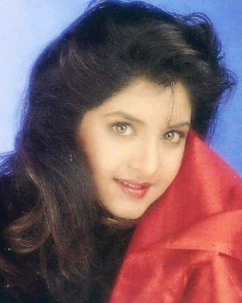 Divya Bharti Smile - 782x978 Wallpaper Divya Bharti Smile - 782x978 Wallpaper