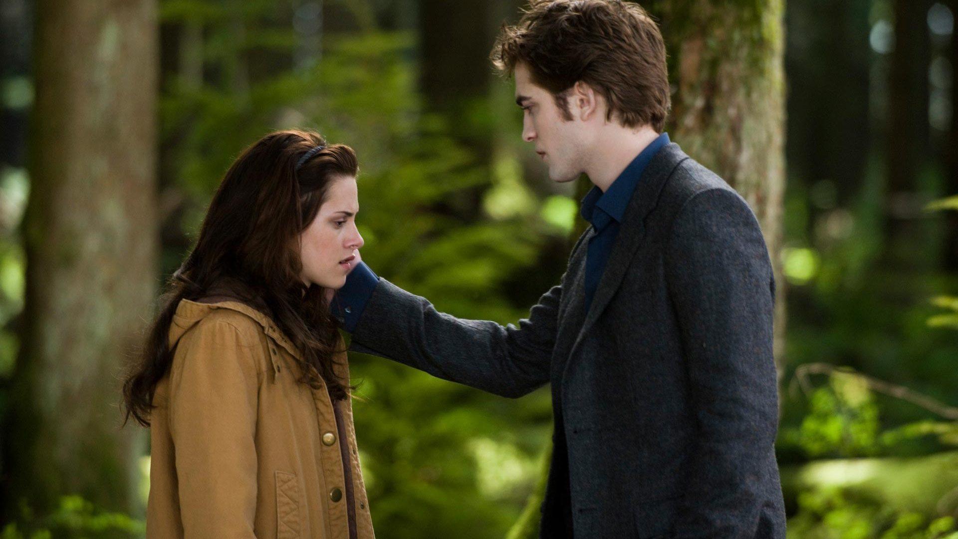 Hd Edward And Bella Wallpaper - Edward Cullen New Moon - HD Wallpaper 