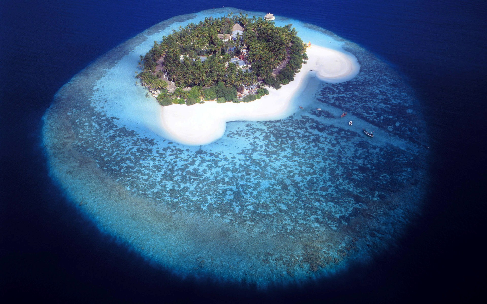 Beautiful Amazing Tropical Island In Europe Hd Wallpaper - Smallest Most Beautiful Island In The World - HD Wallpaper 