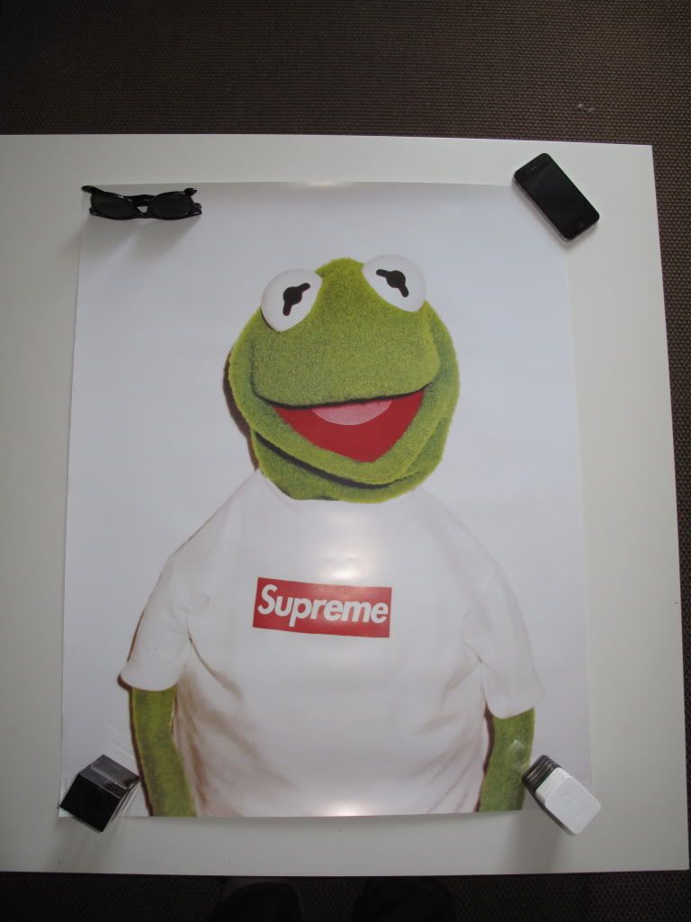 Supreme X Kermit Poster - HD Wallpaper 