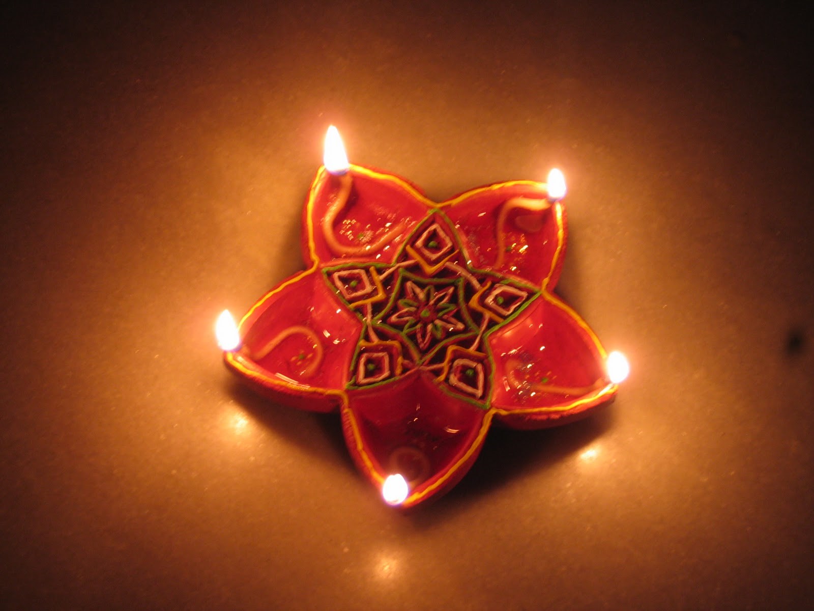 Diwali Celebration With Diya In India Wallpapers - Enjoy Festive Season Quotes - HD Wallpaper 