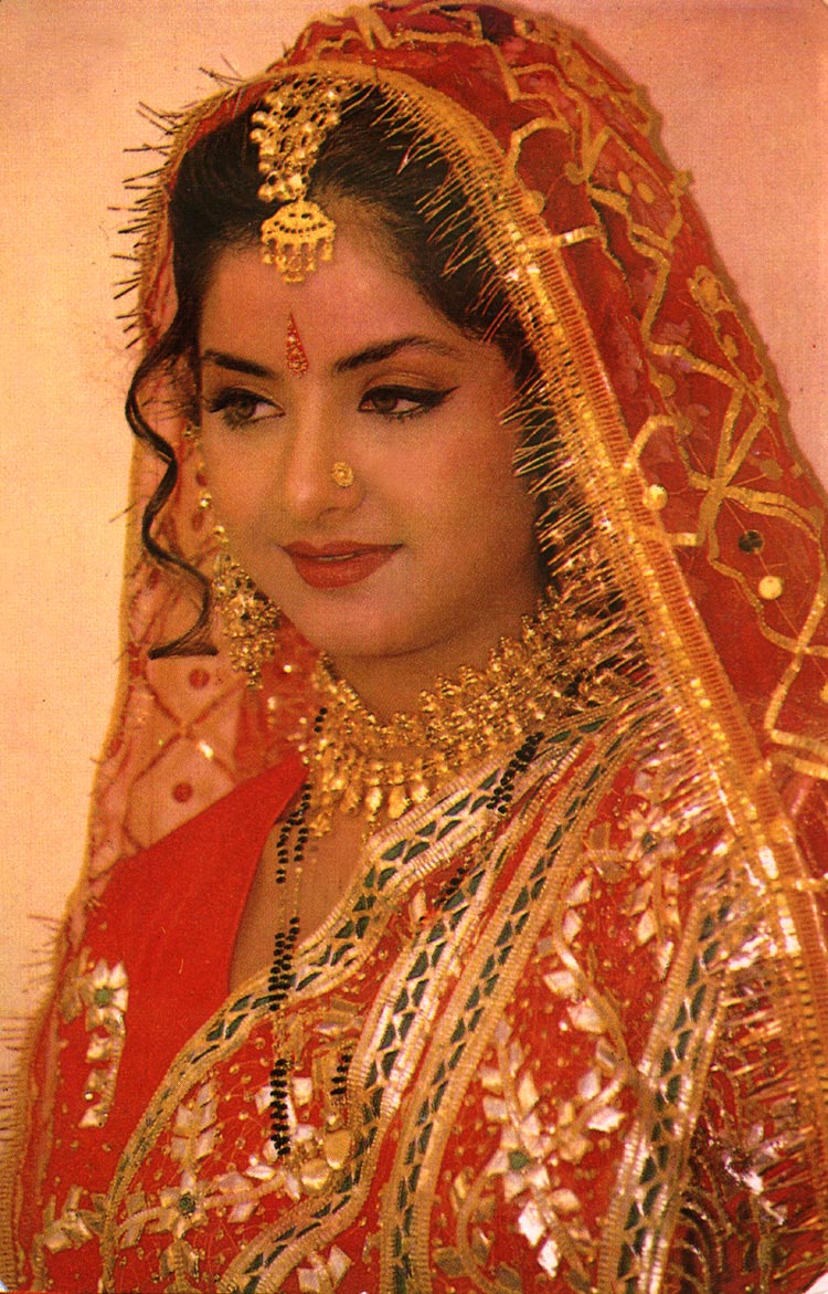 Search Divya Bharti Hot Video Song - Divya Bharti Dulhan Look - HD Wallpaper 