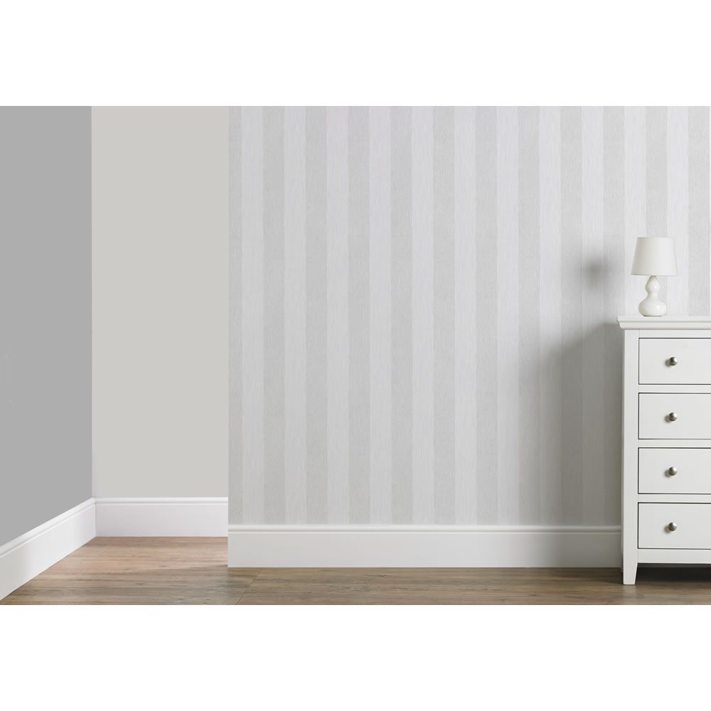 Grey Striped Wallpaper Bedroom - HD Wallpaper 