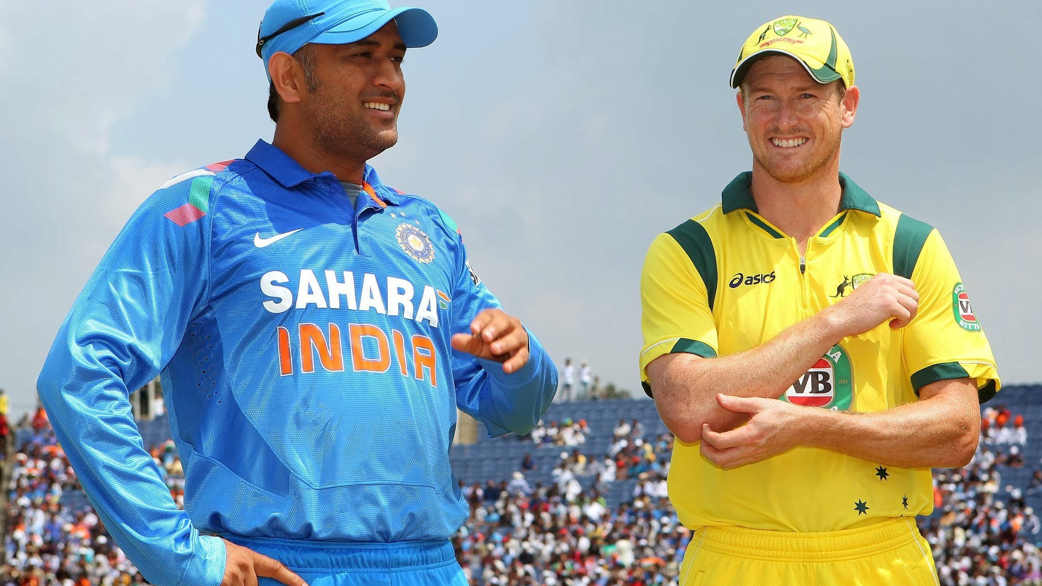 George Bailey And Ms Dhoni Cricket Captain In Worldcup - 2048 1152 Size Image Of Dhoni - HD Wallpaper 