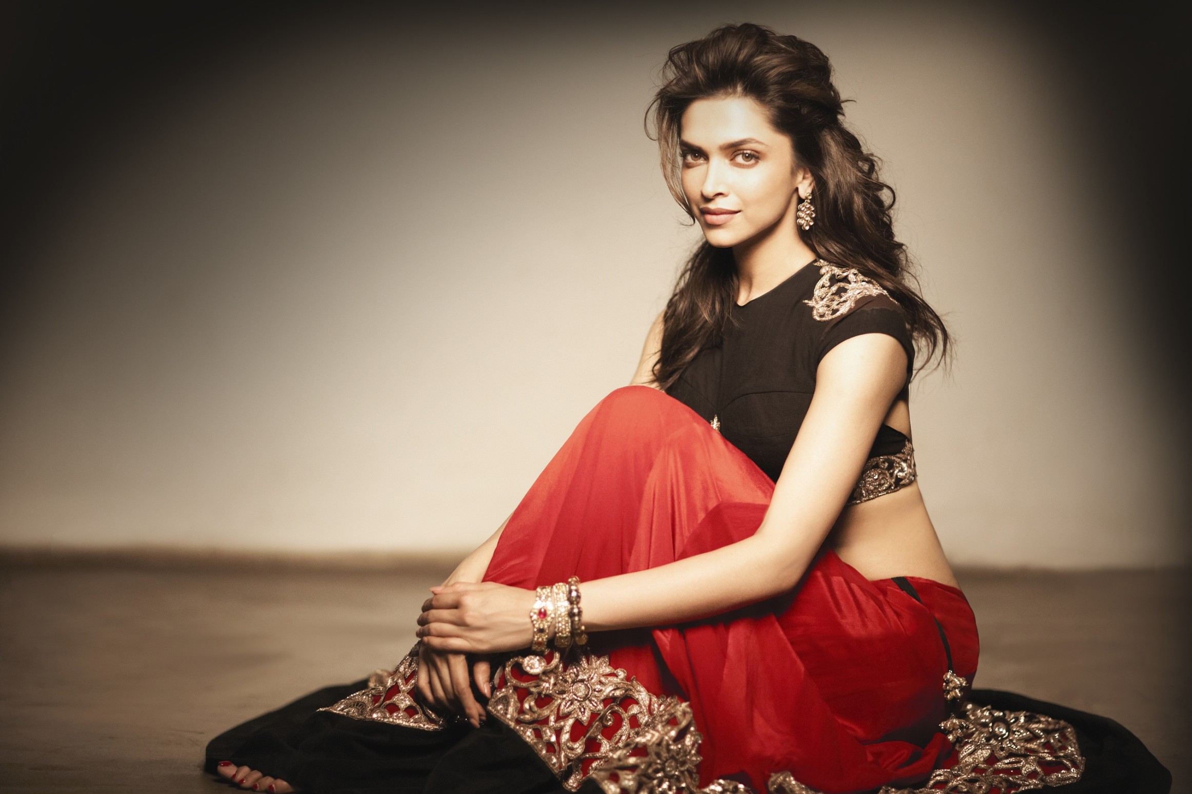 Deepika Padukone New Wallpapers - New Deepika Padukone - HD Wallpaper 