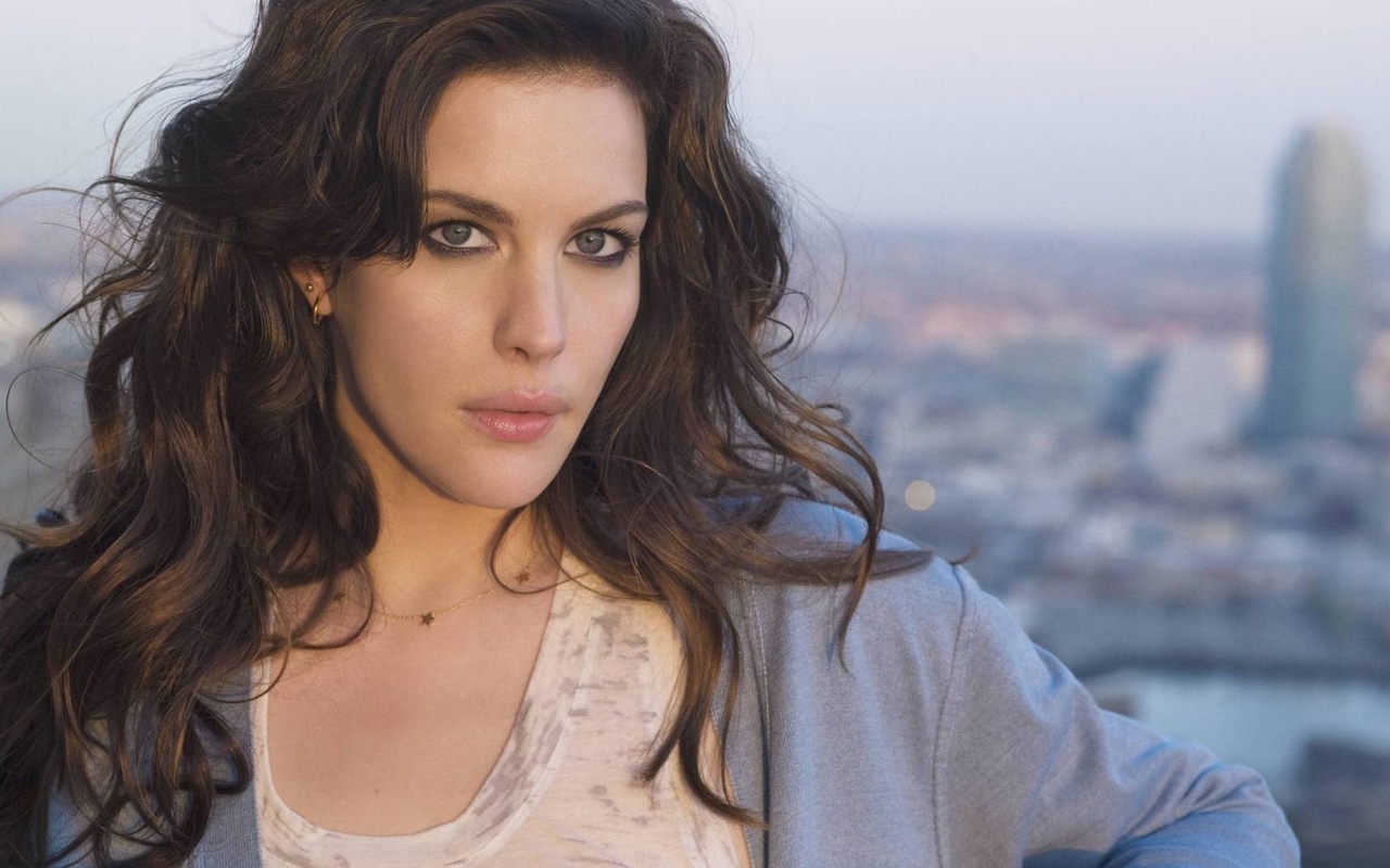 Viggo Mortensen On Liv Tyler - HD Wallpaper 